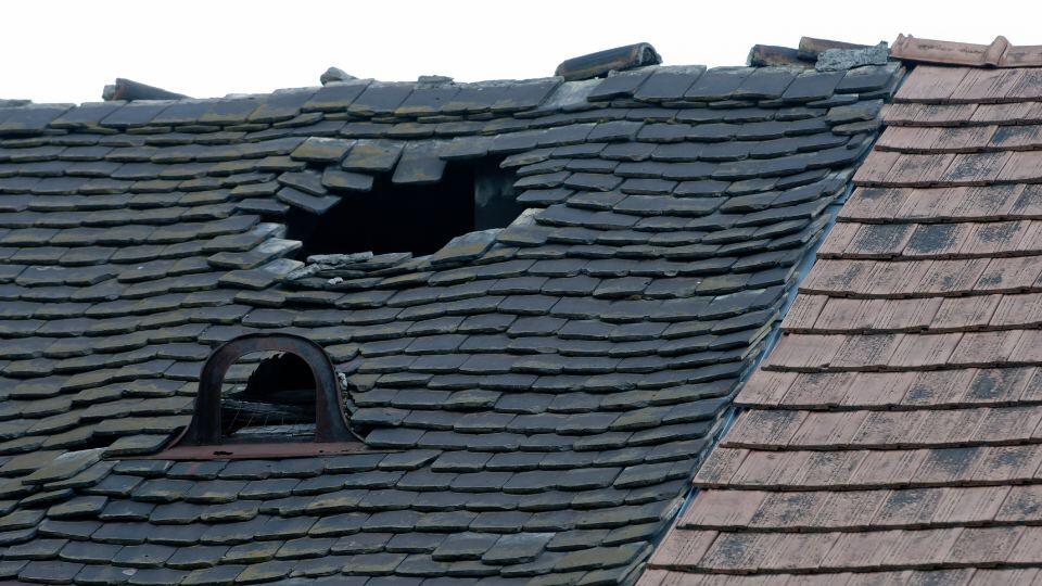 Kapot dak door storm en hagel